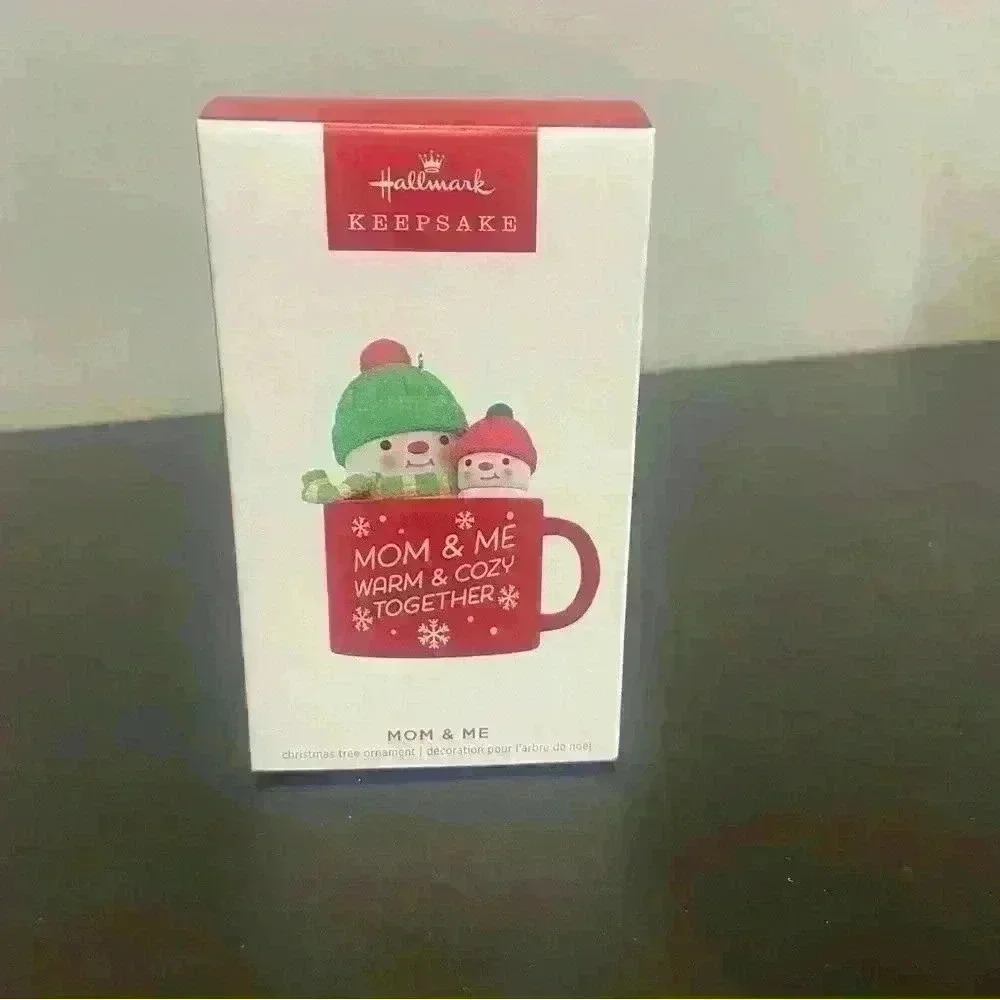 Hallmark 2023 Ornament, “Mom & Me Warm and Cozy‎ Together” Brand New